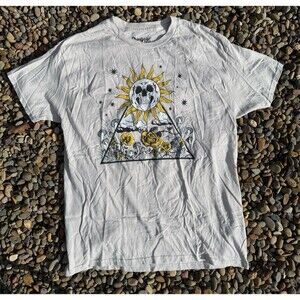 NWOT Spencers Graphic Tee - Size Large